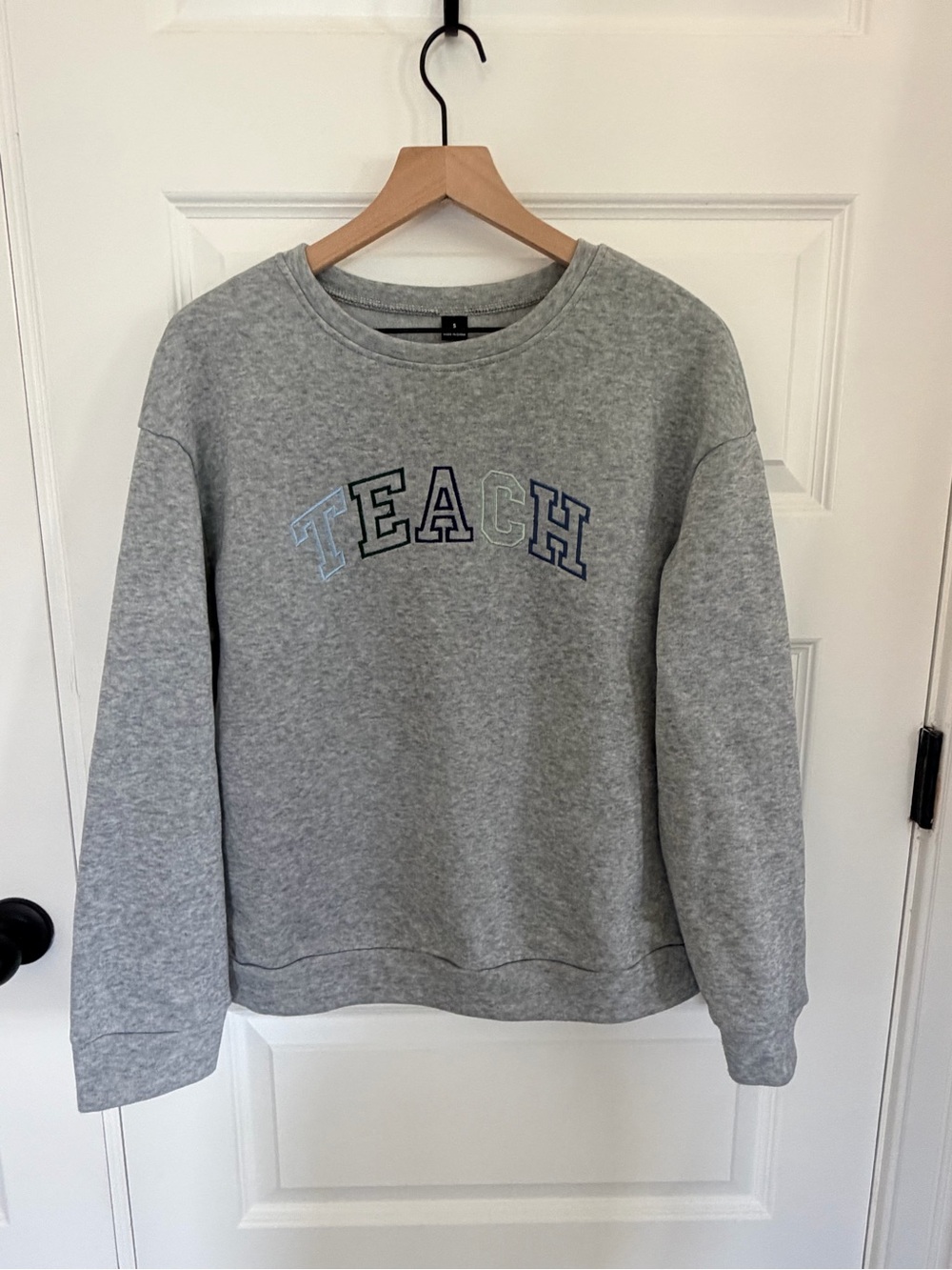Embroidered Teach sweatshirt small